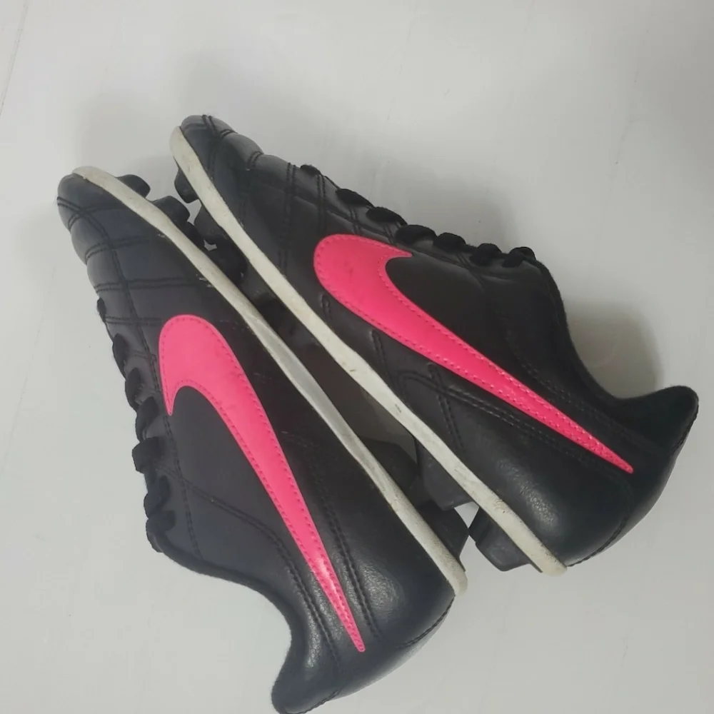 Nike Girls Cleats Shoes Size 1Y  Black Pink Jr Chaser - Picture 5 of 6